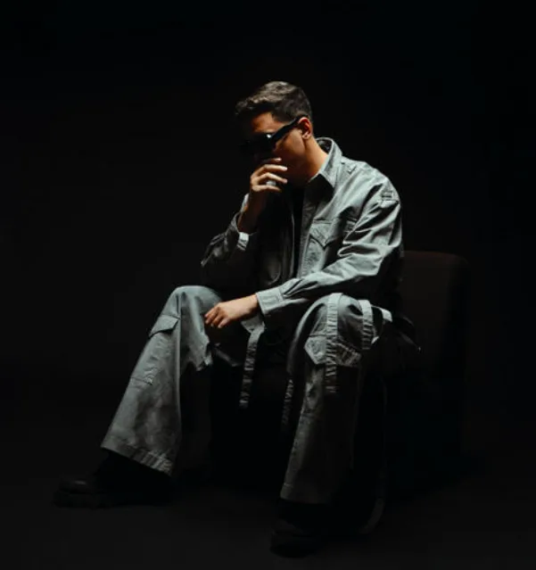 Defelice lanza el tema épico de techno melódico Who You Are Defelice lanza el tema épico de techno melódico Who You Are