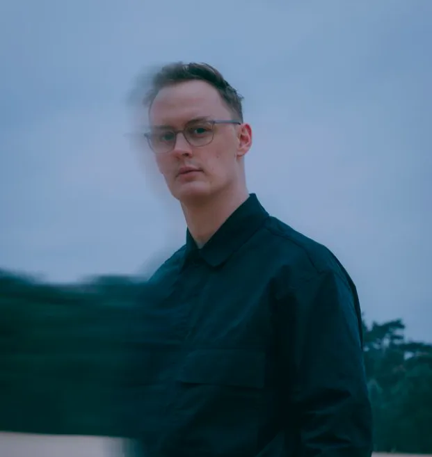 Corren Cavini anuncia su álbum debut «A Place To Call Home» con su nuevo y emocionante sencillo «Agoraphobia». Corren Cavini anuncia su álbum debut «A Place To Call Home» con su nuevo y emocionante sencillo «Agoraphobia».