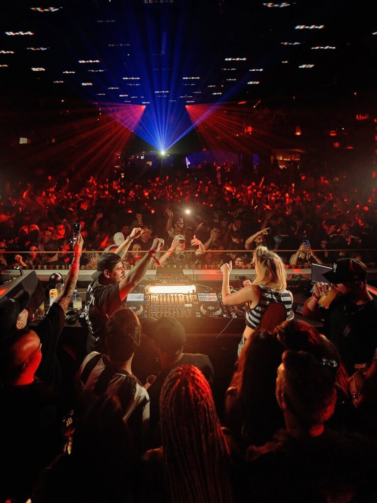 DISFRUTA DE LOS CLOSING PARTIES DE PACHA IBIZA 9 NDD-blondish