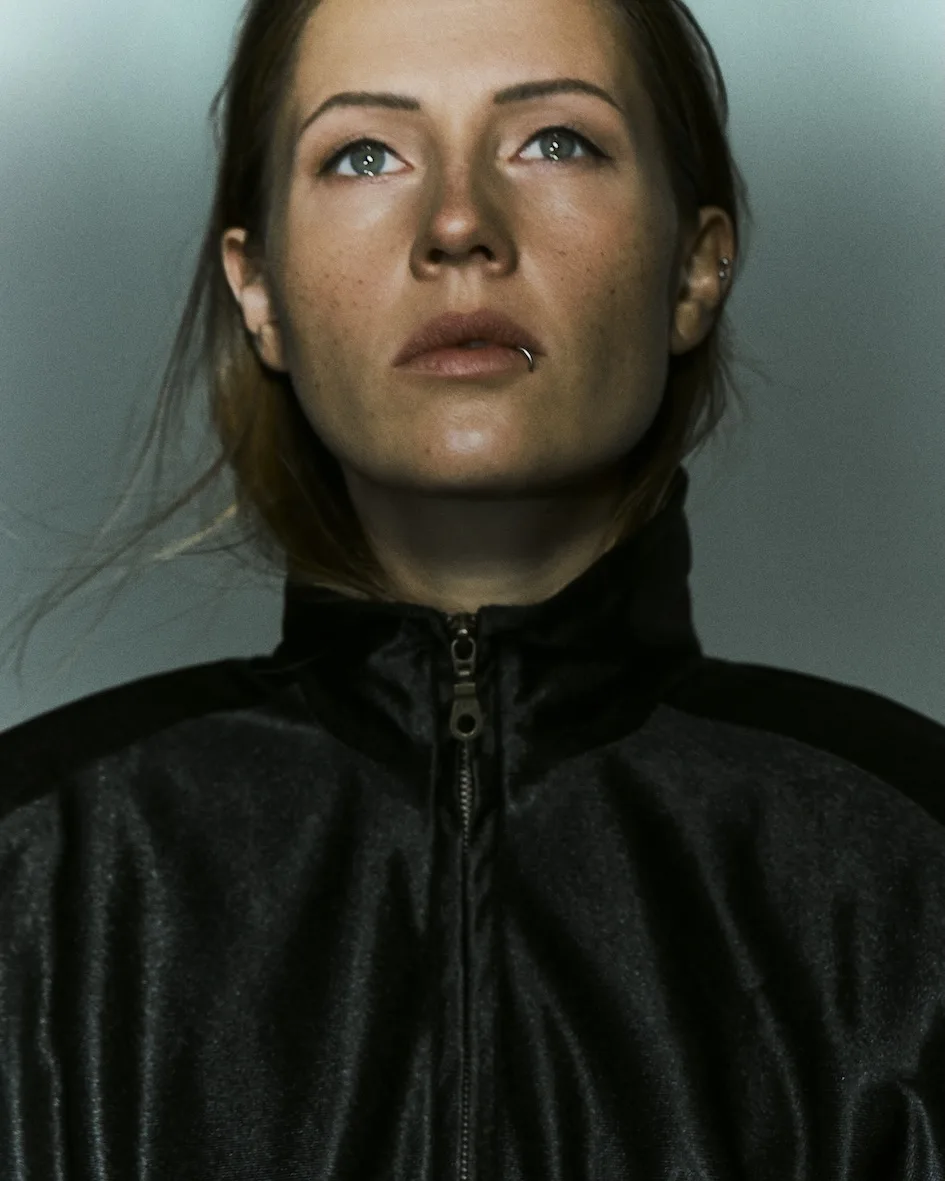 Charlotte de Witte revela la portada de su álbum debut, la lista de canciones y la reserva anticipada Charlotte de Witte revela la portada de su álbum debut, la lista de canciones y la reserva anticipada