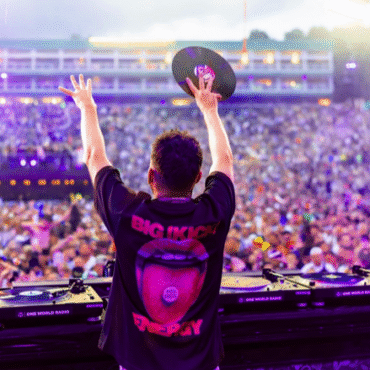 Dimitri Vegas revive el arte de pinchar vinilos con su set Tomorrowland 2025, disponible ahora en YouTube