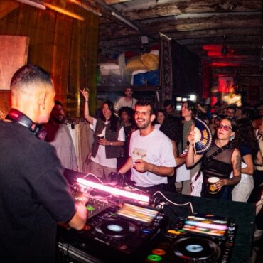 Mira: DJ Bambounou desde la emblemática tienda de segunda mano Merguez Fripe de Marsella