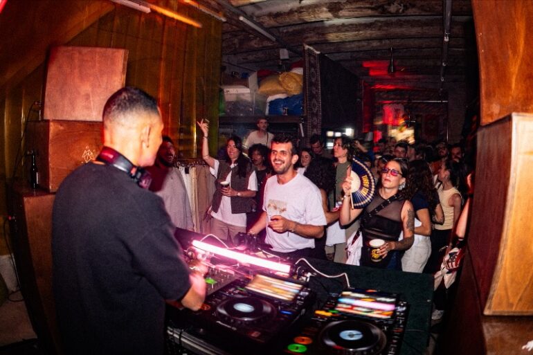 Mira: DJ Bambounou desde la emblemática tienda de segunda mano Merguez Fripe de Marsella