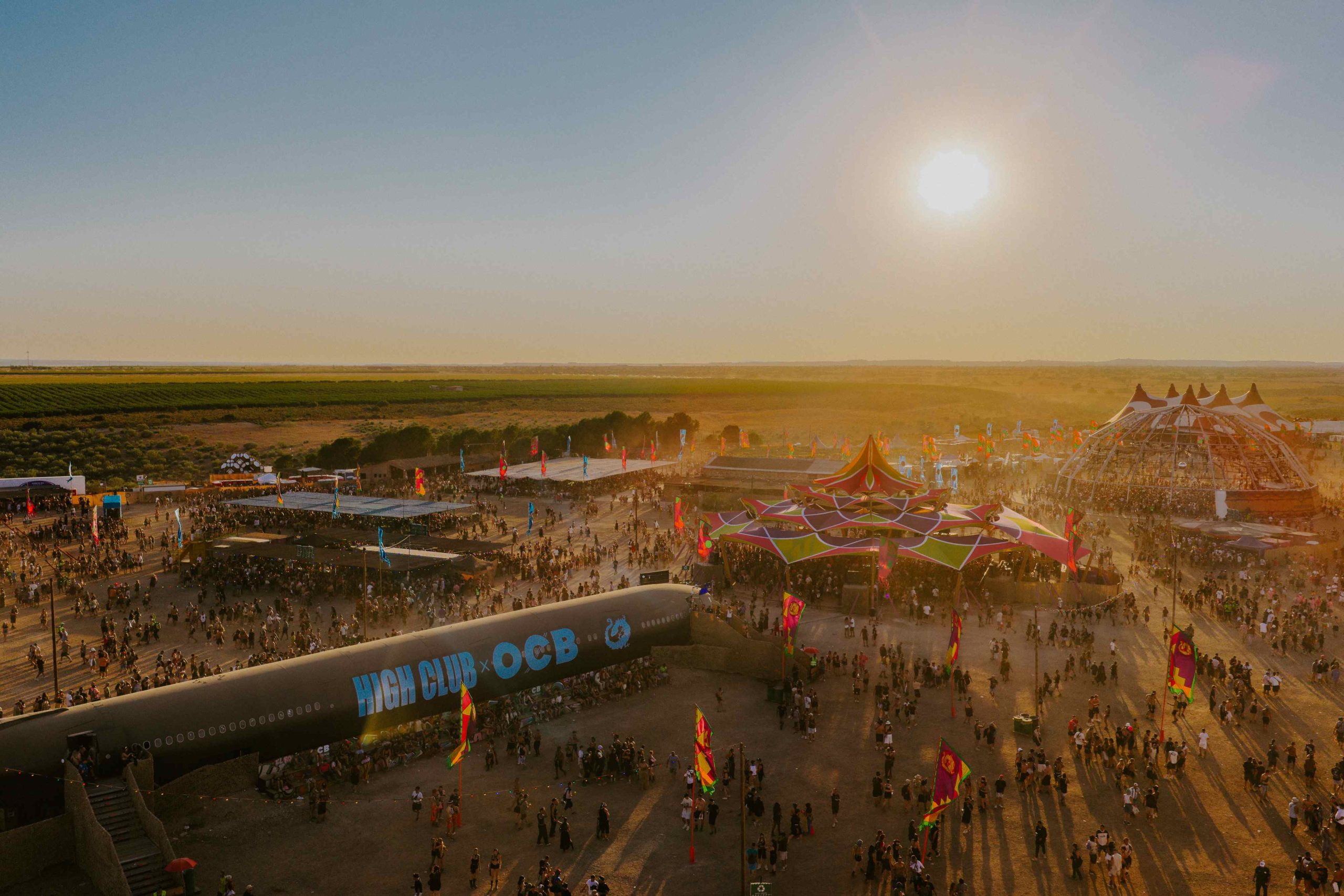 Monegros Desert Festival hará historia con un doble closing simultáneo 5 NDD-MDF2025 0726 1925 PEOPLE ToniVillen DJI 20250726192526 0147 D BOTE scaled