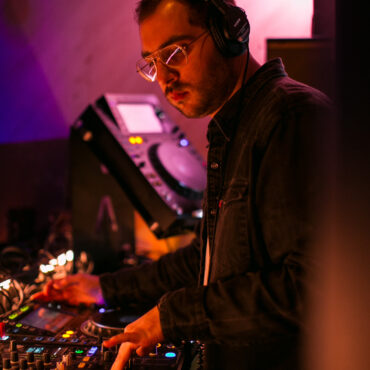 Pont Neuf Records celebra una década de música, fiestas y comunidad con «In House We Trust», una compilación conmemorativa histórica