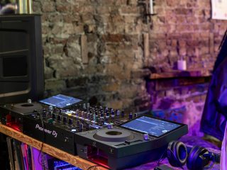 NDD-CDJ 1500X LifestyleImages Falkor 06 HR 7055x4706