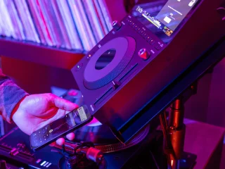 NDD-CDJ 1500X LifestyleImages AskForJanice 25 HR 7946x5300 scaled 1