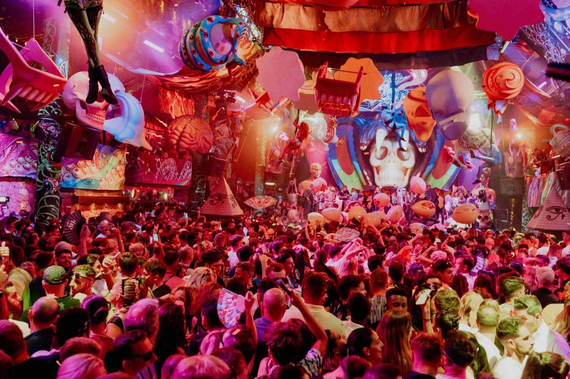 elrow Ibiza closing party presenta ‘Dance with the Serpent 2.0’ 4 NDD-4K Toni Villen 20231001 0206 NZ8 8023